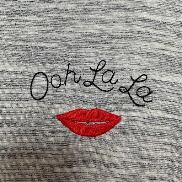 3/$20 NWOT Old Navy women's gray embroidered short sleeve slub knit t-shirt XL - Picture 7 of 9